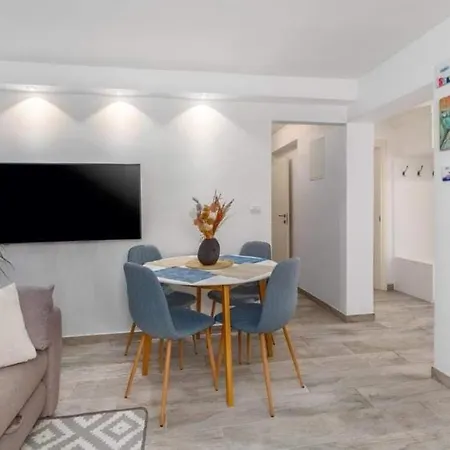 With Parking Space - 22308 Apartman Pula