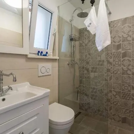 Apartman With Parking Space - 22308 Pula