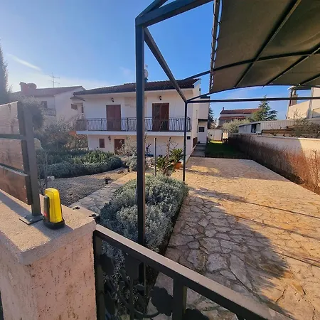 With Parking Space - 22308 Pula