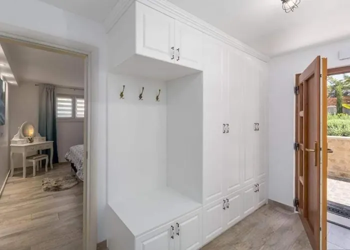 With Parking Space - 22308 公寓 *