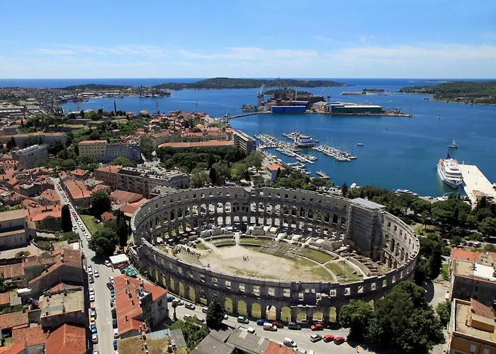 Apartament With Parking Space - 22308 Pula